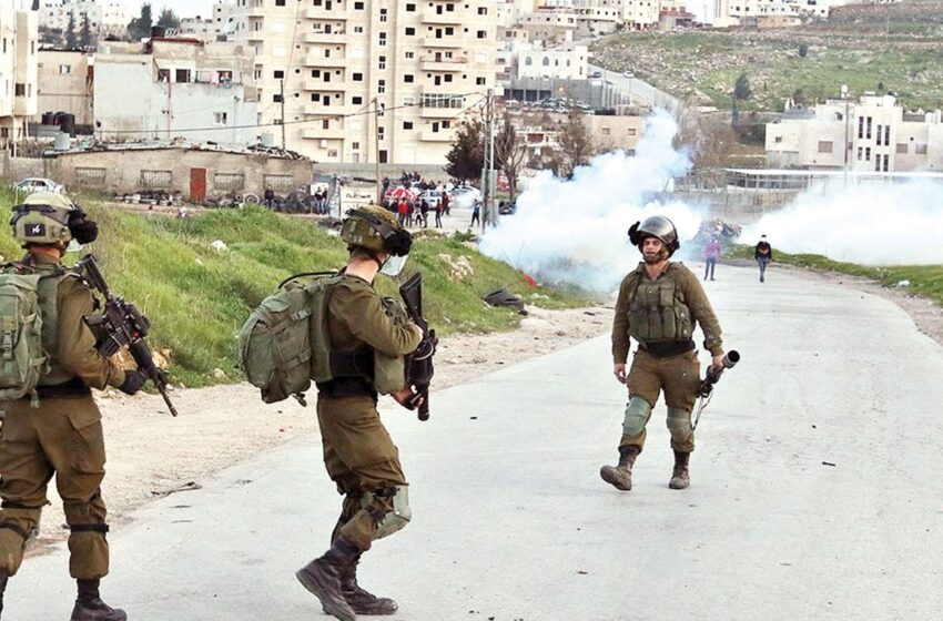  مستوطنين يقتحمون الأقصى والاحتلال يعتقل فلسطينيين بالضفة