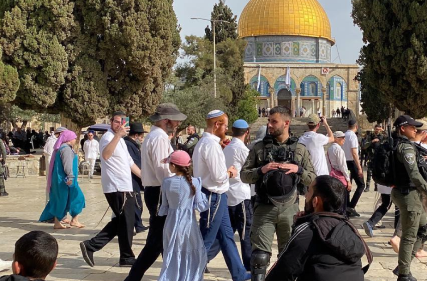  الاحتلال يشن حملة اعتقالات واسعة في الضفة ومستوطنون يقتحمون الأقصى