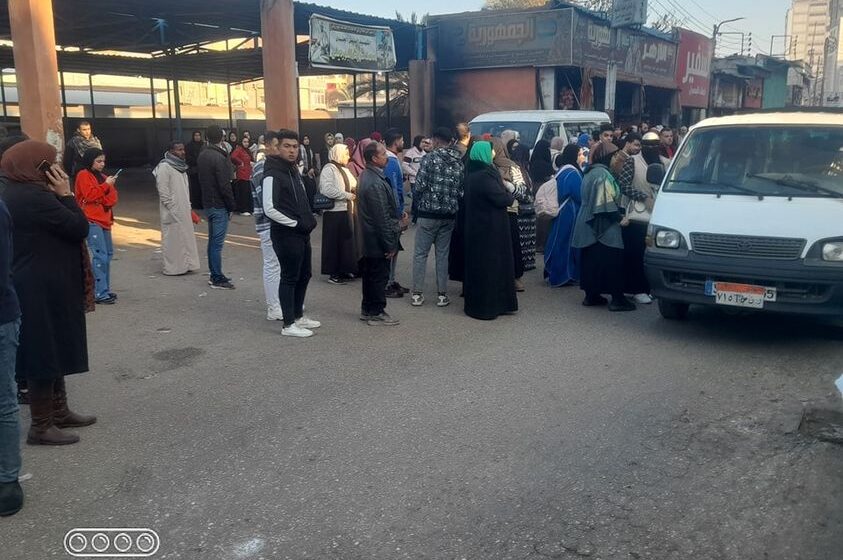  سائقو سيارات أبوكبير يتباطؤون في العمل لإجبار الركاب على زيادة الأجرة