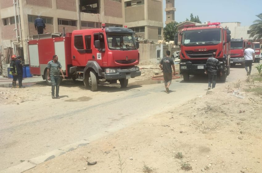  اشتعال النيران بمصنع في المنطقة الصناعية الثانية بالعاشر