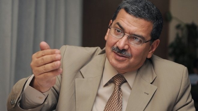  ممدوح الولي يكتب : استمرار السوق السوداء للدولار بمصر