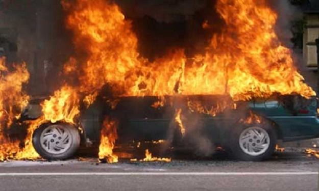  حريق بسيارة ملاكي بمنطقة القومية بالزقازيق
