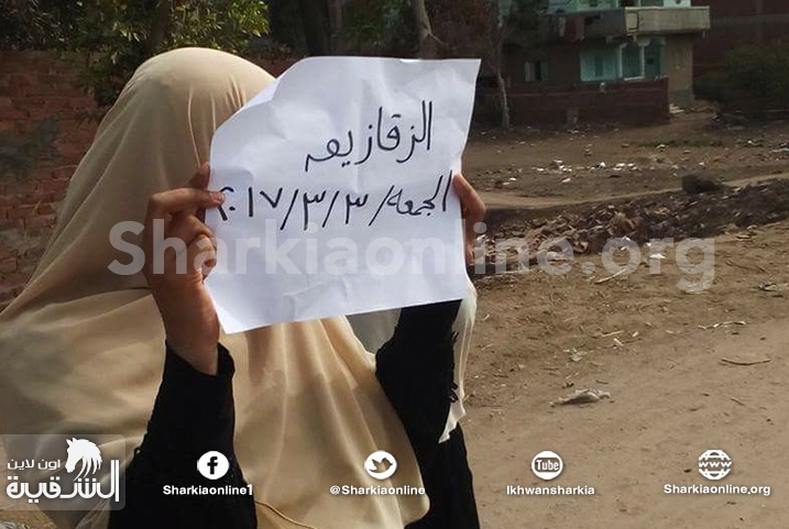  بالصور.. سلاسل بشرية على طريق “الزقازيق – ميت غمر” رفضا للانقلاب العسكري