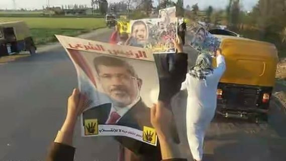  بالصور..سلاسل بشرية ومسيرة حاشدة لثوار الحسينية تطالب بالإفراج عن المعتقلين