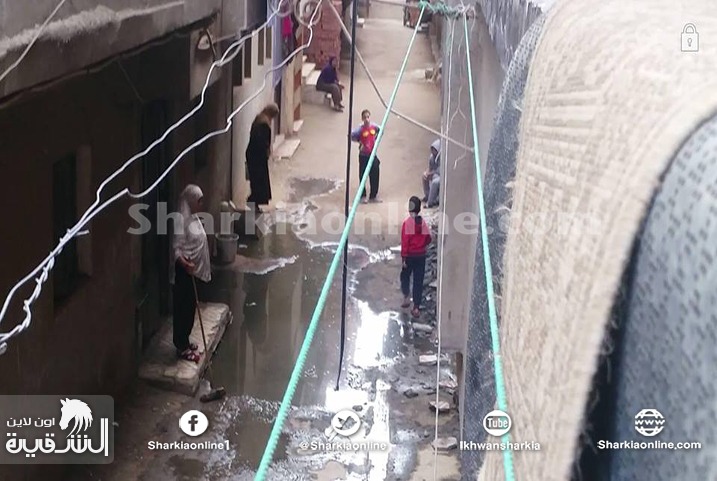  الصرف الصحي يصيب شوارع “شرويدة” بالشلل
