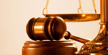  المحكمة تقضي براءة “معتقل البانر” و3 آخرين في قضية الأرض بالزقازيق
