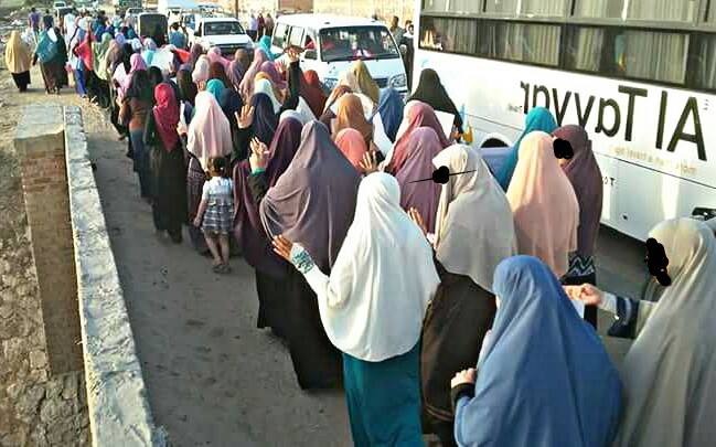  بالصور.. مسيرة حاشدة لثوار منيا القمح تطالب بالإفراج عن المعتقلين