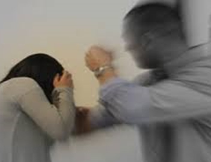  تهديد سيدة بتشويه وجهها بـ”ماء النار” في أبو حماد