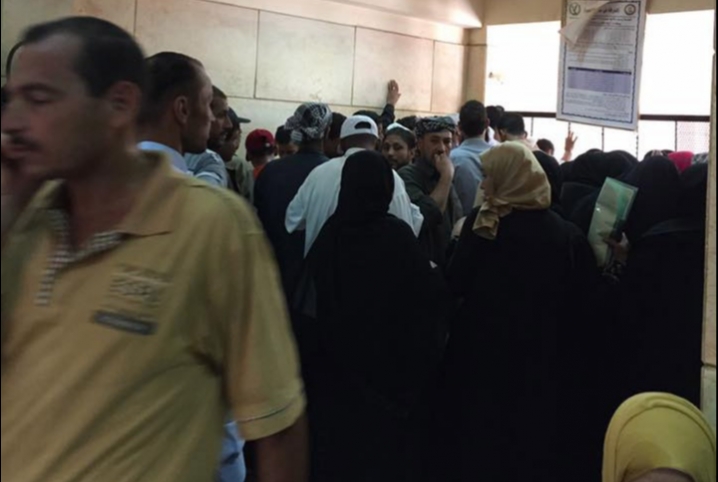  بالصور.. زحام شديد أمام مكتب السجل المدني بالحسينية