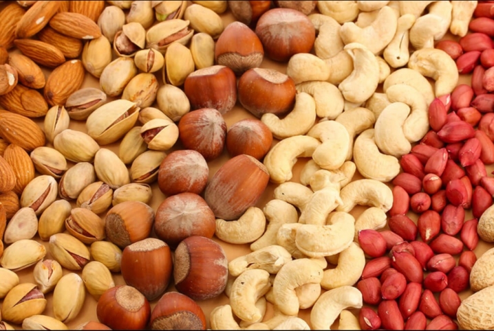  المكسرات تحد من خطر الإصابة بالأزمات القلبية