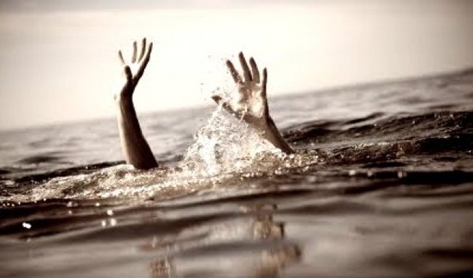  شاب يلقي بنفسه من أعلى كوبري بمنيا القمح.. وأقاربه ينتظرون ظهوره