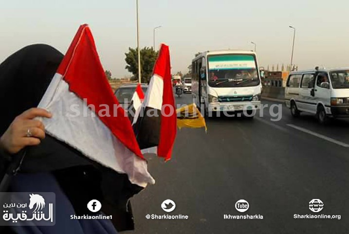  بالصور.. أحرار الزقازيق يتضامنون مع الأقصى بسلسلة على طريق “بلبيس”