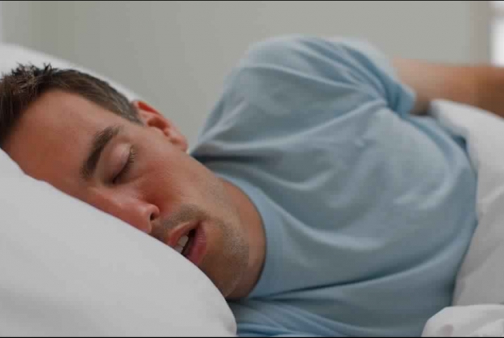  ماذا يحدث لجسم الإنسان عند تقليل عدد ساعات نومه؟