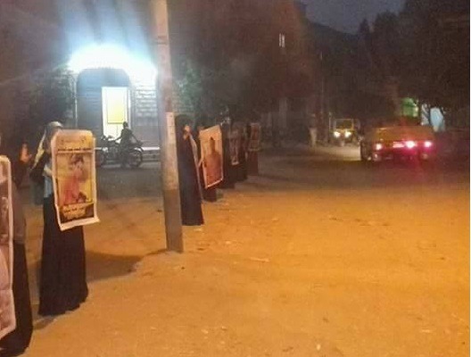  وقفة لأهالي معتقلي “سنهوا” بمنيا القمح تطالب بالإفراج عن ذويهم