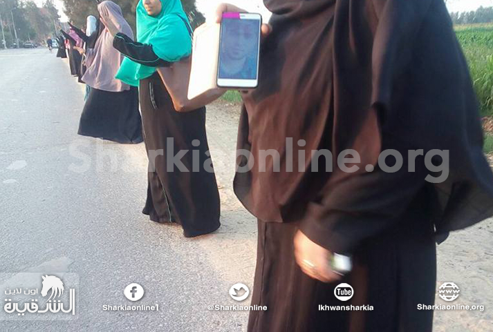  سلاسل بشرية لثوار الزقازيق ضمن أسبوع  “حكم العساكر خراب”