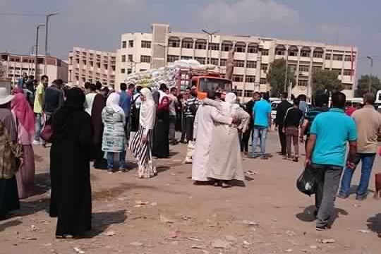 بالصور.. قلة المواصلات واستغلال السائقين يؤرق طلاب الجامعات بمنيا القمح