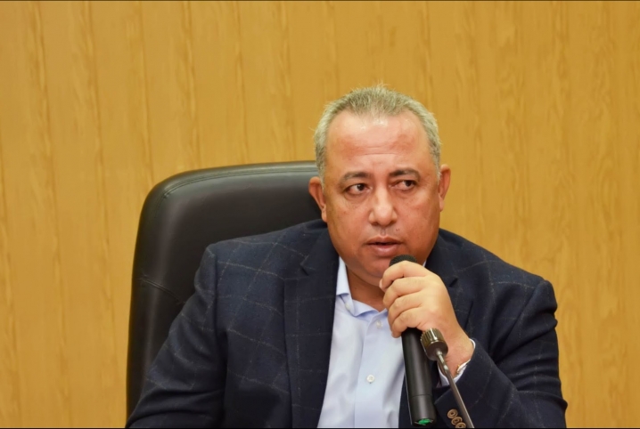  المحافظ العسكري يغلق 23 عيادة طبية بديرب نجم