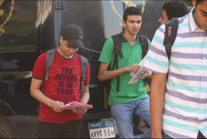  كبش فداء لإهماله..الانقلاب يعتقل طالبًا من بلبيس بزعم إدارة صفحة “شاومينج”