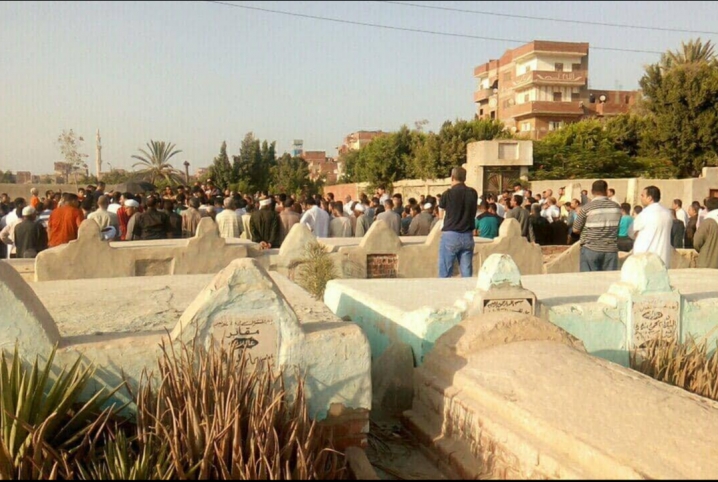  بالصور.. أهالي أبوحماد يشيعون جثمان ضحية الإهمال الطبي بسجن الزقازيق