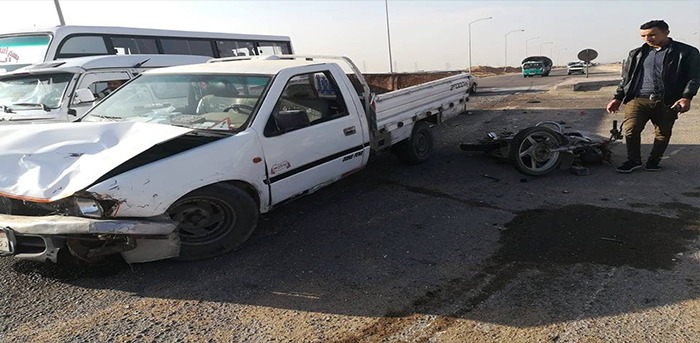 بالصور.. إصابة مواطن إثر تصادم سيارة وموتوسيكل بطريق “بلبيس – العاشر”