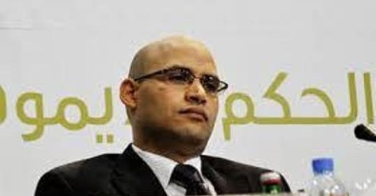  عندما يتوسّل الطغاة