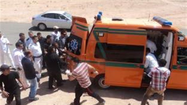  إصابة 3 أشخاص إثر تصادم سيارة بعمود في أبوحماد