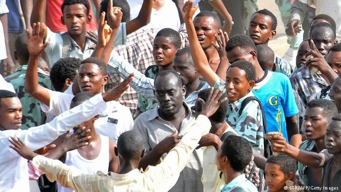  “إخوان السودان” يرفضون بيان “بن عوف” ويدعون لمواصلة الثورة