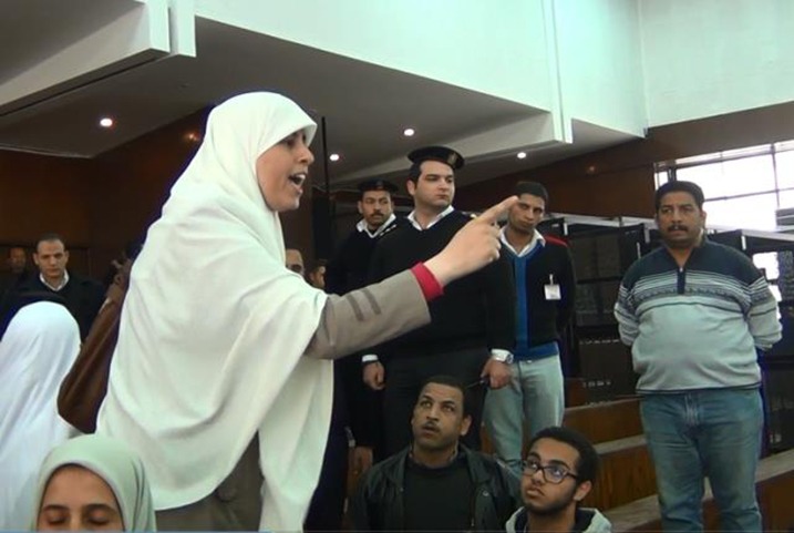  عائشة الشاطر تكشف معاناتها بسجون الانقلاب أمام القاضي