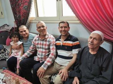  معلق رياضي جزائري يزور منزل عائلة “أبو تريكة” بالجيزة