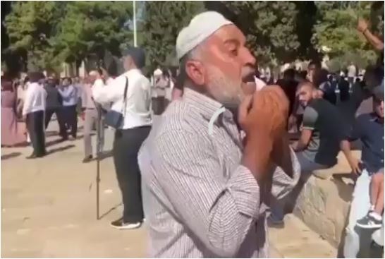  شاهد فلسطيني يدعو على حكام السعودية ومصر والإمارات من داخل الأقصى