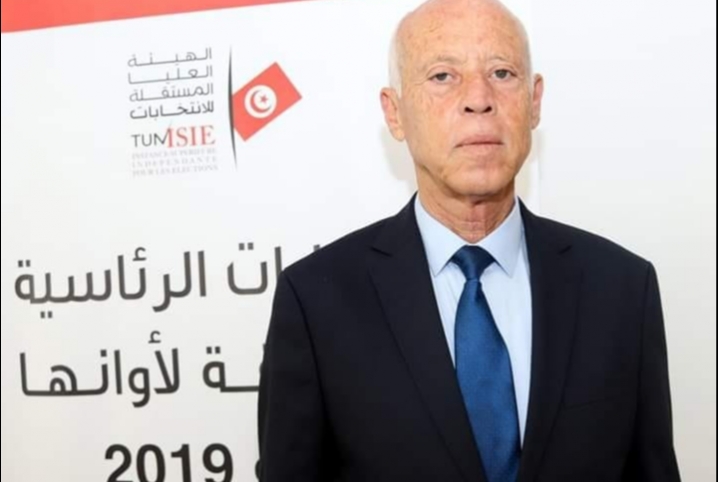  شعب تونس يهتف خلال الاحتفال بقيس سعيد: السيسي عدو الله