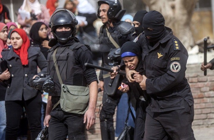  اعتقال سيدة حامل في الشهر التاسع من منزل والدها بالقاهرة