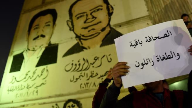 رويترز: السيسي يوسع حملة التضييق على حرية الإعلام