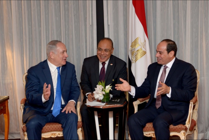  هاشتاج “#السيسي_ابن_الصهاينة” يتصدر بعد تصدير العدو غاز المصريين بأغلى سعر