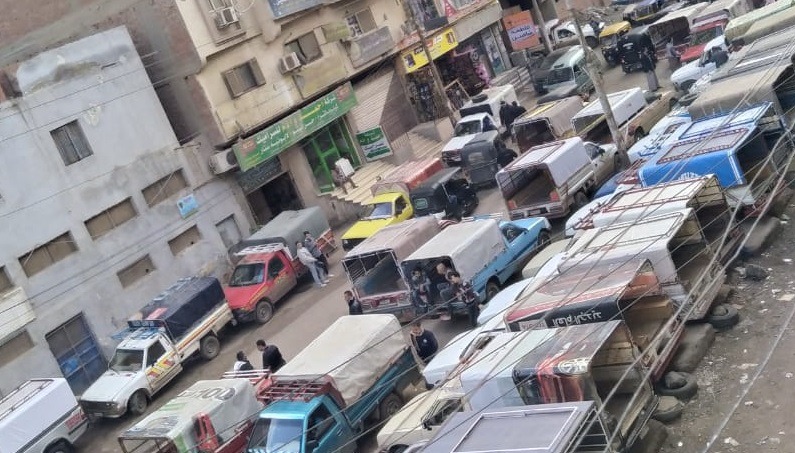  بالصور.. شكوى من موقف نقل عشوائي بشارع هندسة الري بمدنية منيا القمح