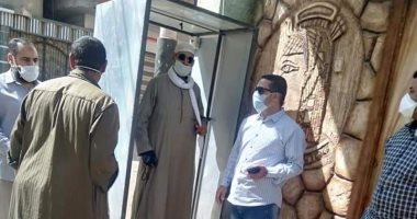  أهالي قرية البلاشون ببلبيس يضعون بوابة تعقيم على مدخل مبنى الوحدة المحلية “صور”