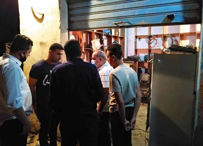  لمخالفتهم مواعيد الحظر..غلق محلين وورشة وأستديو بمنيا القمح