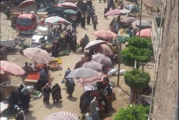  رغم تفشي كورونا.. سوق منيا القمح يكتظ بالمواطنين