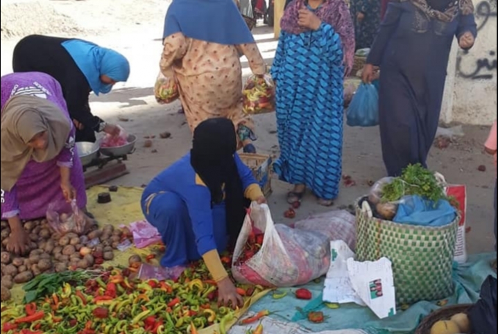  رغم كورونا.. زحام بأحد أسواق صان الحجر