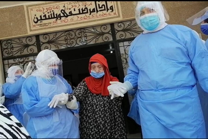  تعافي أكبر معمرة في المحافظة من كورونا وخروجها من مستشفى العزل