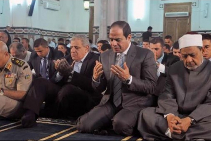 شيوخ الشيطان: “علام” و”الطيب” يسيسون الدين ويفوضون خراب السيسي في ليبيا