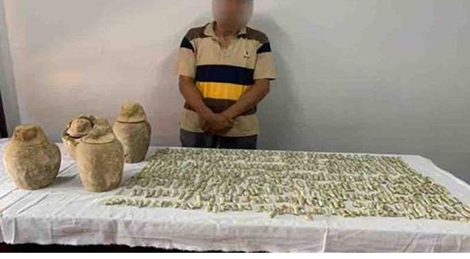  ضبط عامل من مركز الإبراهيمية بحوزته 406 قطع أثرية