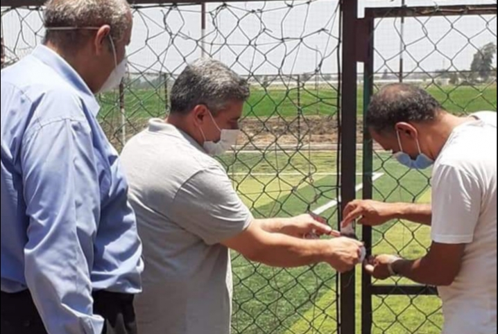  بسبب حضور الأهالي.. غلق وتشميع ملعب كرة قدم خماسي بقرية الصويني