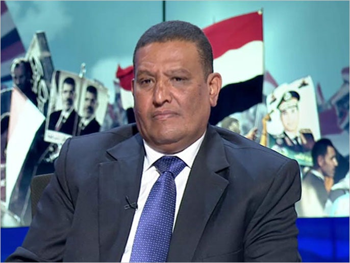  مستشار عسكري لكل محافظ و”عزوز” يعلق “عنجهية العسكر”.. ونشطاء “عسكرة الدولة”