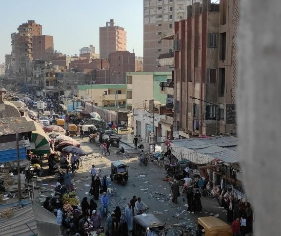  أهالي الزقازيق يشكون استمرار سطوة أصحاب المحال على شارع الكوبري الجديد