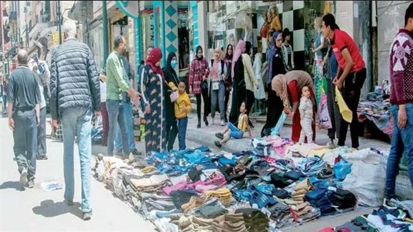  سكان شارع 23 يوليو فى الزقازيق يستغيثون من الباعة الجائلين