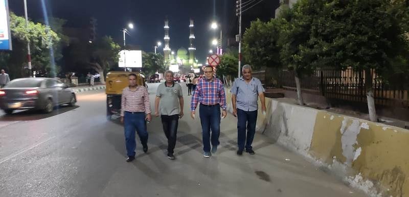  سخرية من تجاهل محافظ الشرقية لتوكتوك مر بجانبه