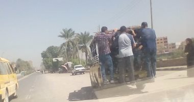 أهالي ميت ربيعة الدللا يطالبون بسيارات ميكروباص تقلهم