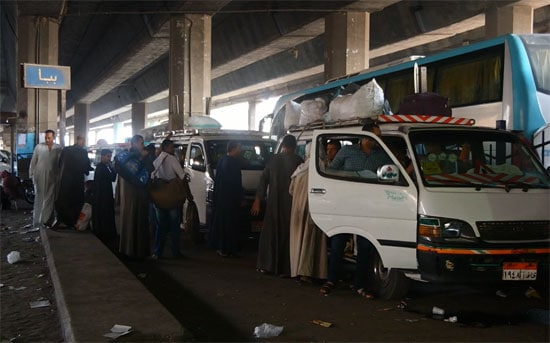  رفع أجرة وزحام.. فوضى وفساد بموقف “فاقوس- الزقازيق”