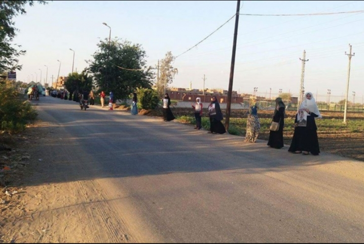  سلاسل بشرية بمنيا القمح تندد بتردي ‏أحوال البلاد